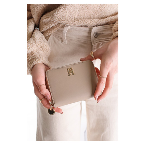 Béžová peňaženka TH Chic Medium Zip-Around Monogram Wallet Tommy Hilfiger