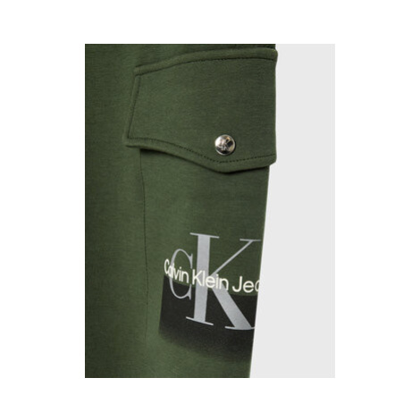Calvin Klein Jeans Teplákové nohavice IB0IB01358 Zelená Regular Fit