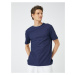 Koton Basic tričko golier detailný, textúrovaný slim fit krátke rukávy.