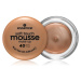 essence Soft Touch zmatňujúci penový make-up odtieň 40 Matt Toast