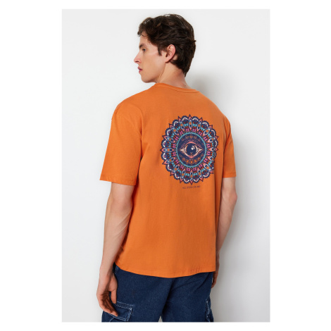 Trendyol Burnt Orange Pánske tričko s uvoľneným strihom Crew Neck s krátkym rukávom s potlačou