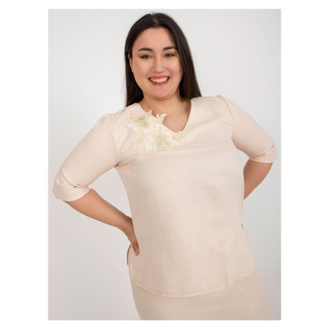 Světle broskvová halenka plus size s krajkou