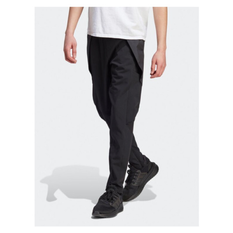 Adidas Teplákové nohavice City Escape Cargo IJ6098 Čierna Slim Fit