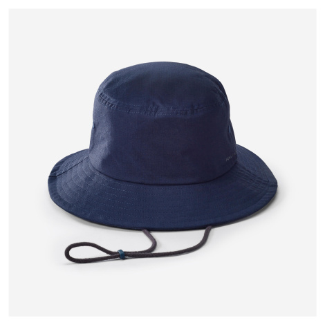 Pánsky trekingový klobúk Travel 100 s ochranou proti UV modrý FORCLAZ