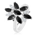 Ligotavý prsteň striebornej farby, čierno-číry zirkónový kvet, lesklé ramená - Veľkosť: 49 mm