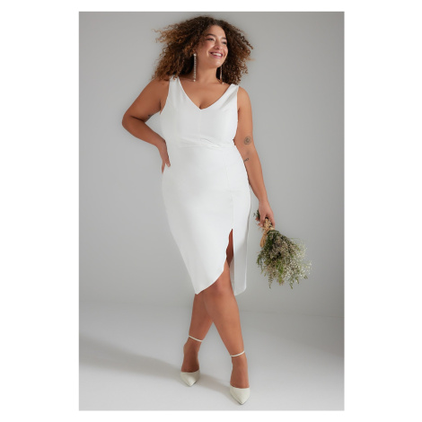 Trendyol krivka biela, vypasovaná, tkané rozparkové svadobné šaty