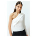 Trendyol White Asymmetric Sleeve Fitted Stretch Knitted Blouse