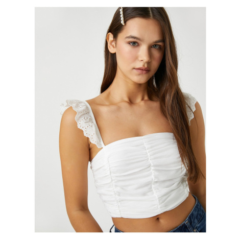 Koton Crop Top s Vyšívanými Volánovými Ramienkami, Detailmi a Plisovaným Štvorcovým Golierom