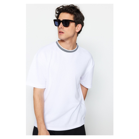 Trendyol Limited Edition Basic White Relaxed/Comfortable Cut Knitwear Band Textured Pique T-Shir