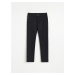 Reserved - Chino nohavice slim zo štruktúrovanej látky - Čierna