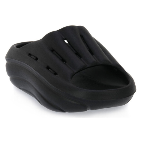 UGG  BLACK FOAMO SLIDE  Sandále Čierna