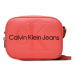 Calvin Klein Jeans Kabelka Sculpted Camera Bag 18 Mono K60K610275 Koralová