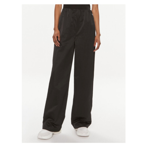 Calvin Klein Jeans Bavlnené nohavice Soft Crinkle J20J223122 Čierna Relaxed Fit