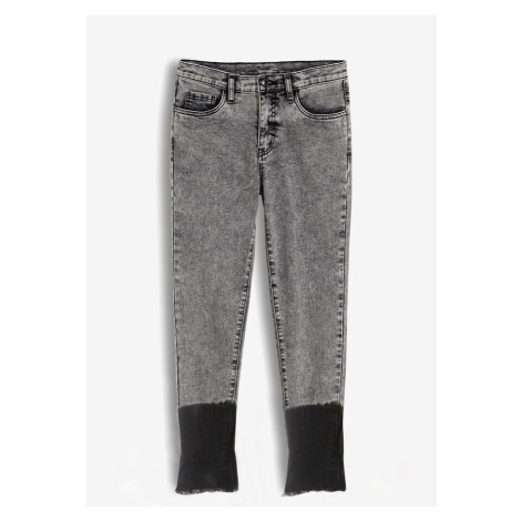 Skinny džínsy s kontrastným lemovaním bonprix