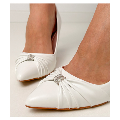 marka niezdefiniowana Biele klasické lodičky na ihličkovom podpätku s kryštálikmi Bronney