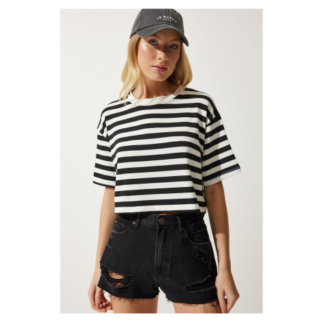 Happiness İstanbul Women's Black Crew Neck Striped Crop Knitted T-Shirt