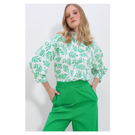 Trend Alaçatı Stili Women's Green Leaf Patterned Balloon Sleeve Linen Shirt with Hidden Pop Up