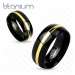 Čierna obrúčka z titánu, lesklý oblý povrch, pás zlatej farby, 8 mm - Veľkosť: 65 mm
