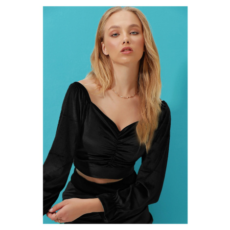 Trend Alaçatı Stili Women's Black Knitted Collar Velvet Crop Top With Smocking