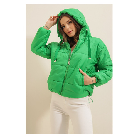 Autor: Saygı Green elastický pás nafukovací kabát s vreckom, kapucňa s kapucňou a podšívkou.