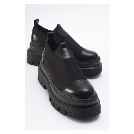 LuviShoes FLOS čierne lakované kožené potápačské topánky s hrubou podrážkou pre ženy