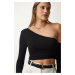 Happiness İstanbul Women's Black Single Sleeve Ribbed Crop Knitted Blouse