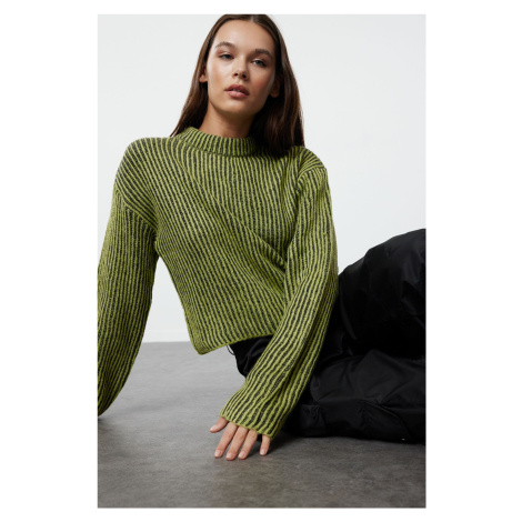 Trendyol Green Crop Soft Texture Crew Neck Knit Sweater