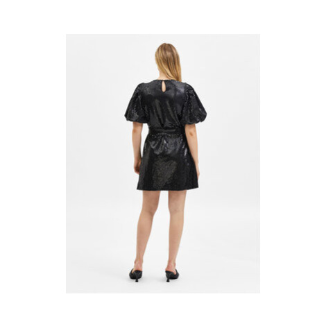 Selected Femme Koktejlové šaty Sandy 16087511 Čierna Regular Fit