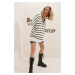 Trend Alaçatı Stili dámsky biely polo výstrih pruhovaný dlhý oversized hrubý úpletový sveter