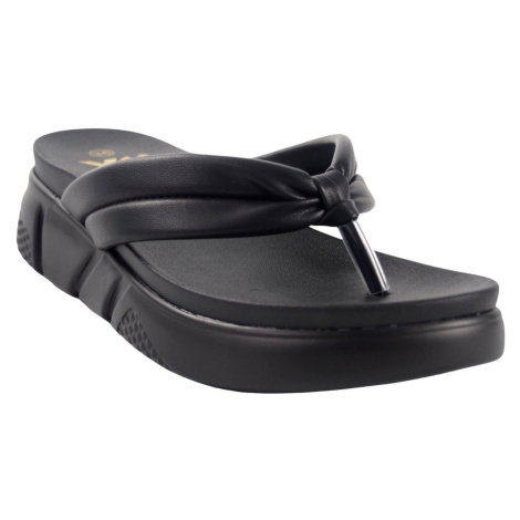 Xti  Dámske sandále  43689 čierne  Univerzálna športová obuv Čierna