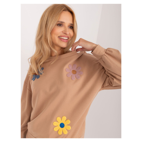 Beige hoodless sweatshirt with flowers