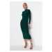 Trendyol Emerald Green stojaci golier vypasovaný/situovaný Maxi strečové pletené šaty