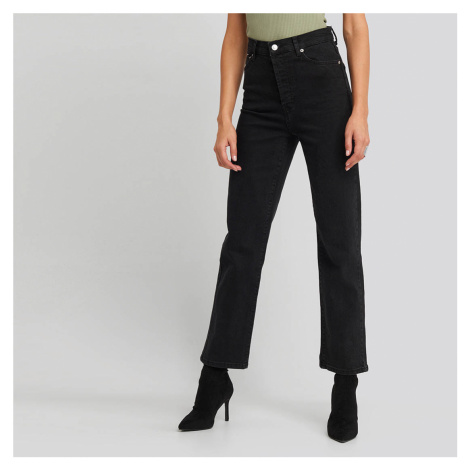 Čierne džínsy s vysokým pásom