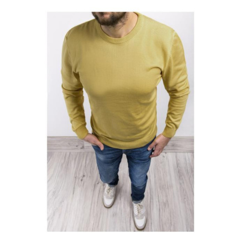 Klasický pánsky sveter žltej farby s okrúhlym výstrihom