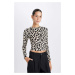 DEFACTO Fitted Body-hugging Crew Neck Leopard Print Crepe Long Sleeve T-Shirt D7455ax24au