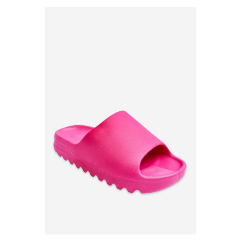 Fashionable slippers on the Fuchsia Estella platform