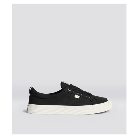 Cariuma OCA Low Black Canvas Sneaker - Black / Women 14.5 / Men 13