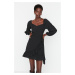 Trendyol Black Flounce Super mini tkané šaty