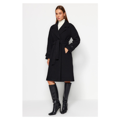 Trendyol Black limitovaná edícia oversize široko strihaný pásový dlhý razený kabát