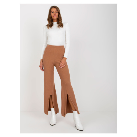 Camel wide knitted trousers with slit
