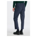 NOHAVICE GANT TAPERED HERRINGBONE PANTS modrá