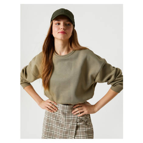 Koton A Crop Sweatshirt with a Crew Neck Long Sleeved, Comfortable Fit.