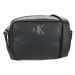 Calvin Klein Jeans  MINIMAL MONOGRAM CAMERA BAG18  Tašky cez rameno Čierna