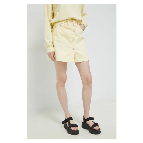 Rifľová sukňa Tommy Jeans žltá farba, mini, áčkový strih Tommy Hilfiger