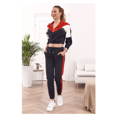 Comfortable sweatshirt with a stand-up collar and red and black trousers FASARDI