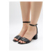 Usha Remienkové sandále  čierna