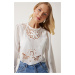 Happiness İstanbul Women's White Scalloped Crop Knitted Blouse