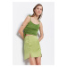 Trendyol zelená mini sukňa zo saténovej látky s gombíkom a detailom rozparku