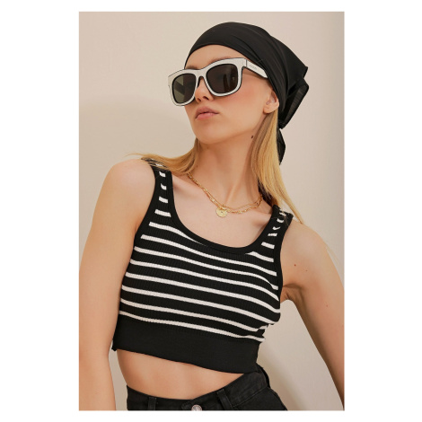 Trend Alaçatı Stili Women's Black Strappy Striped Summer Crop Knitwear Blouse