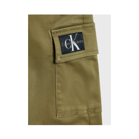 Calvin Klein Jeans Bavlnené nohavice Cargo IB0IB01341 Zelená Regular Fit
